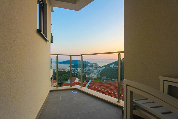 For sale a bright apartment in Becici with a sea view